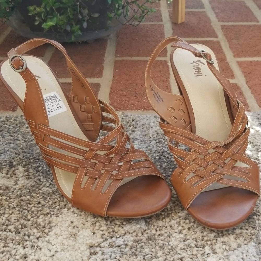Fioni brown heels